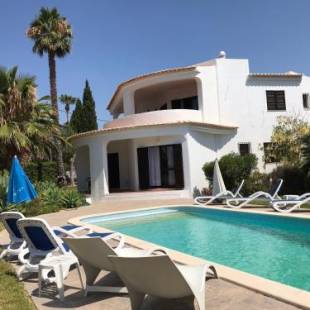 Фотографии гостевого дома 
            Urbanização Algarve Sol 18 Holiday Home