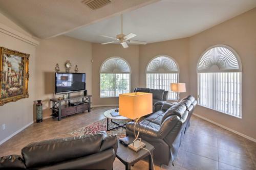 Фотография гостевого дома Modern Home with Pool, 4 Mi to Lake Havasu Park!