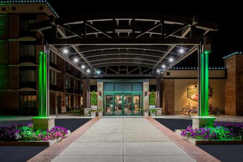Фотография гостиницы Holiday Inn Saratoga Springs, an IHG Hotel