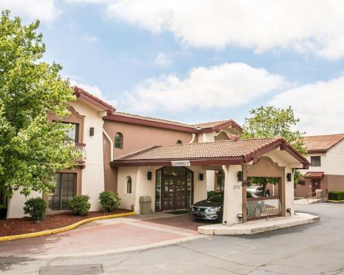 Фотография гостиницы Econo Lodge Kalamazoo