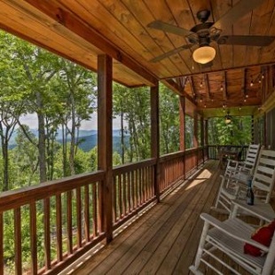 Фотография гостевого дома A Sunset Dream - Upscale Blue Ridge Cabin!