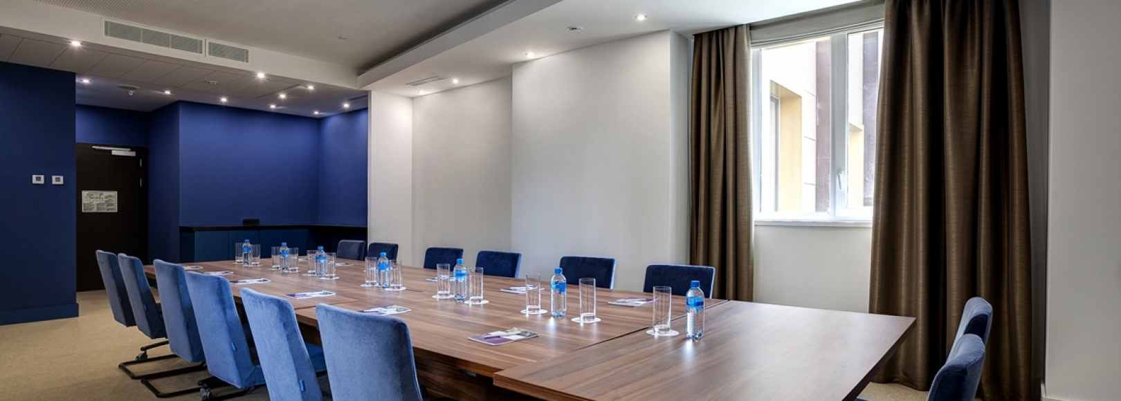 Фотография конференц-зала Тартана