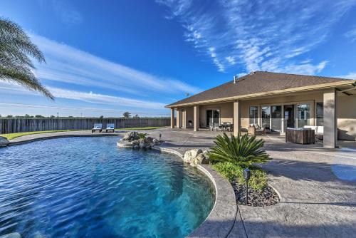 Фотографии гостевого дома 
            Elk Grove Getaway with Saltwater Pool Near Wineries!