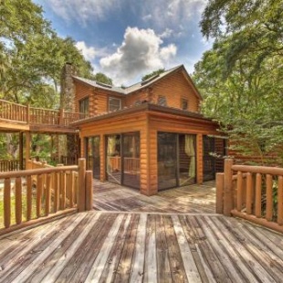 Фотография гостевого дома Quiet Inverness Log Cabin with Furnished Deck!