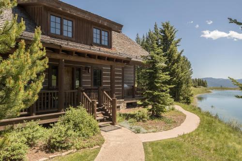 Фотографии гостевого дома 
            Spanish Peaks Cabin Lakeside Vista