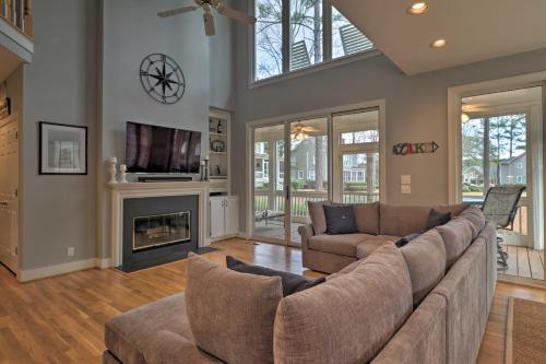 Фотографии гостевого дома 
            Home Overlooking Lake Oconee with Resort Amenities!