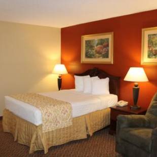 Фотографии гостиницы 
            SureStay Plus Hotel by Best Western Southern Pines Pinehurst