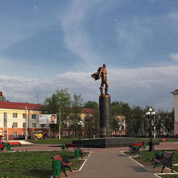 Фотографии памятника 
            Памятник героям-стратонавтам