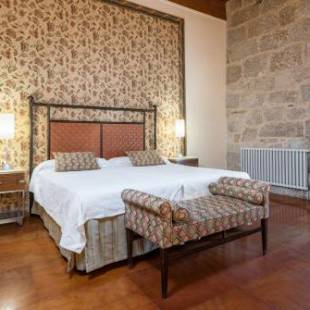 Фотографии гостиницы 
            ​Eurostars Monumento Monasterio de San Clodio Hotel & Spa