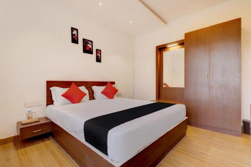 Фотографии гостиницы 
            Capital O 43639 Hotel Sri Udupi Park