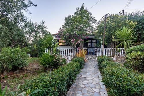 Фотография гостевого дома The Blue House Seaside Retreat - Fully equipped