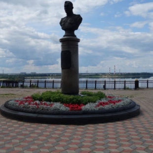 Фотография памятника Памятник Герою СССР А.В. Ворожейкину
