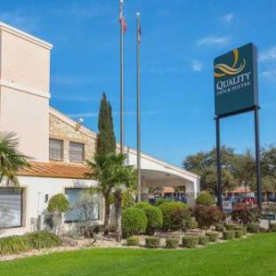 Фотографии гостиницы 
            Quality Inn & Suites North Richland Hills