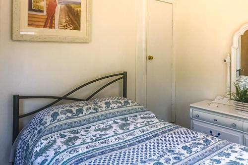 Фотография гостевого дома 3 Bed 1 Bath Vacation home in West Yarmouth