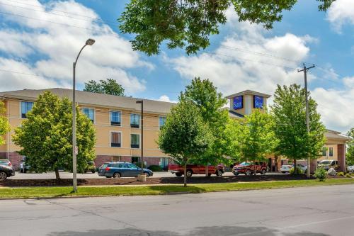 Фотографии гостиницы 
            Sleep Inn & Suites Airport Milwaukee