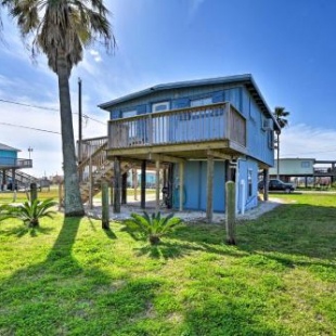 Фотография гостевого дома Colorful Cottage - 2 Blocks to Surfside Beach!