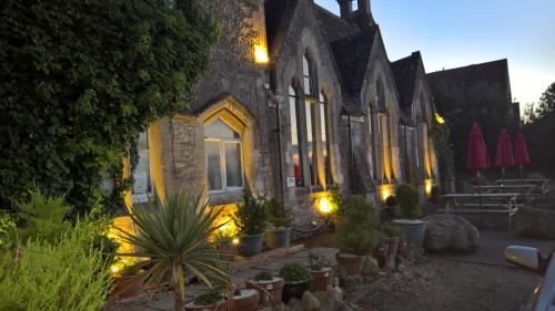 Фотография гостиницы Schoolhouse Restaurant and Hotel