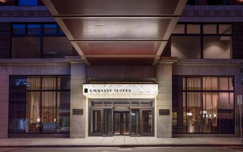 Фотография гостиницы Embassy Suites By Hilton Minneapolis Downtown Hotel