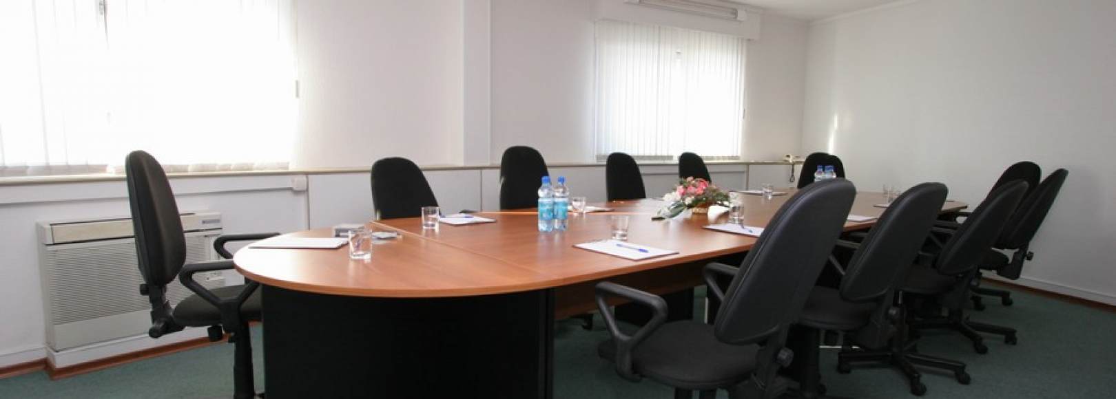 Фотография комнаты для переговоров 214