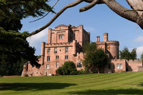 Фотографии гостиницы 
            Dalhousie Castle Hotel