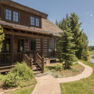 Фотография гостевого дома Spanish Peaks Cabin Lakeside Vista