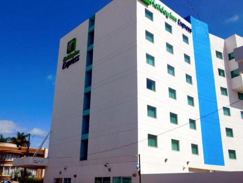 Фотографии гостиницы 
            Holiday Inn Express Tuxtla Gutierrez La Marimba, an IHG Hotel