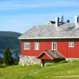 Фотография гостевого дома Four-Bedroom Holiday home in Follafoss