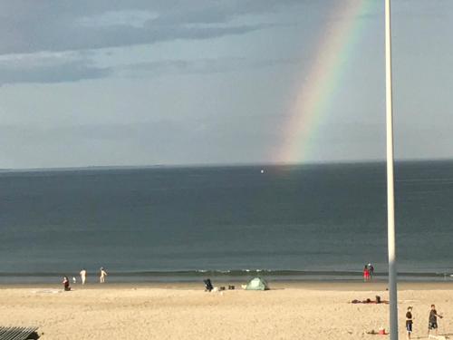 Фотография гостевого дома Ocean Front condo in the heart of Hampton Beach