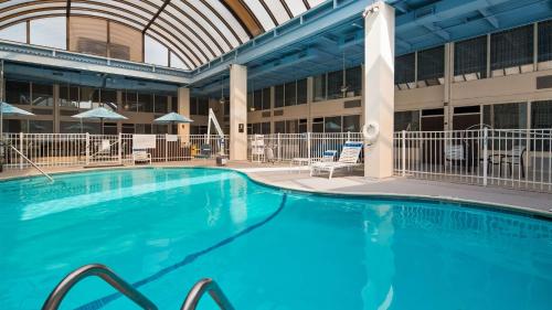 Фотографии гостиницы 
            SureStay Plus Hotel by Best Western Albany Airport