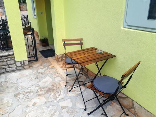 Фотография гостевого дома Apartments with a parking space Kastelir, Central Istria - Sredisnja Istra - 17528