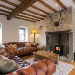 Фотография гостевого дома Stunning Blackberry Cottage with Log Burner - located on Haworth Main Street