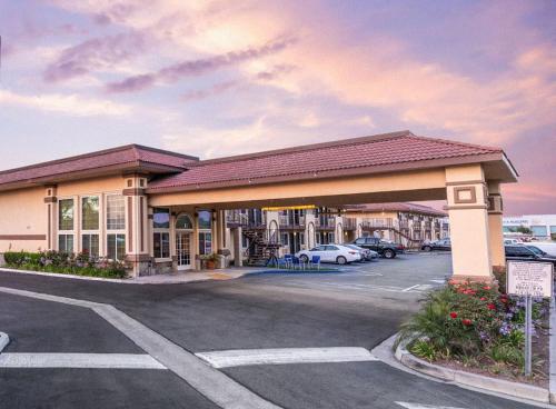 Фотография гостиницы Signature Anaheim Maingate