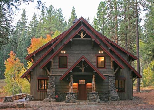 Фотографии гостевого дома 
            Ashland Lodge with Lake Views, Patio and 5 Mtn Bikes!