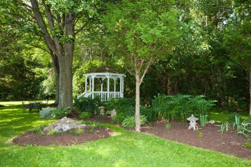 Фотография мини отеля Whispering Winds Motel