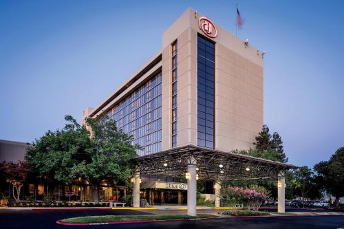 Фотография гостиницы Hilton Sacramento Arden West