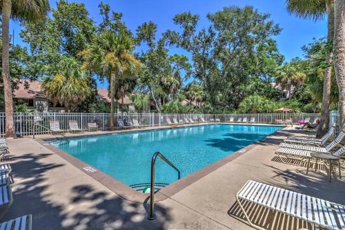 Фотографии гостевого дома 
            Hilton Head Condo with Shared Pool - Walk to Beach!