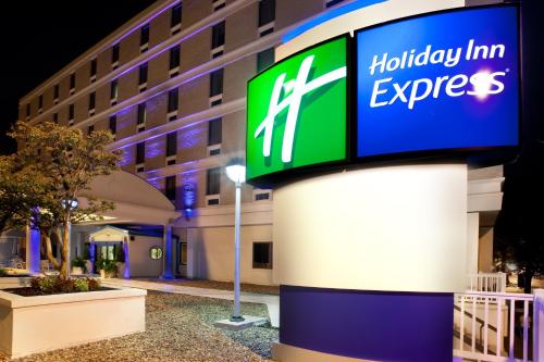 Фотография гостиницы Holiday Inn Express - Richmond Downtown, an IHG Hotel