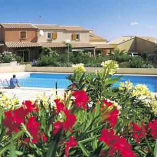 Фотографии гостевого дома 
            Maison de 2 chambres a St Pierre la mer a 500 m de la plage avec vue sur la mer piscine partagee et jardin clos