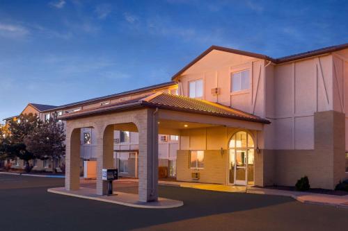 Фотография гостиницы Super 8 by Wyndham Holbrook