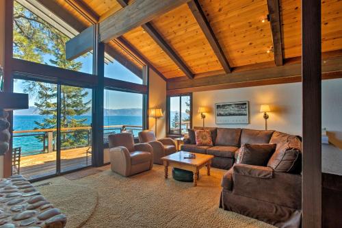 Фотографии гостевого дома 
            Lakefront Tahoe Home with View 1 Mi to XC Ski Area