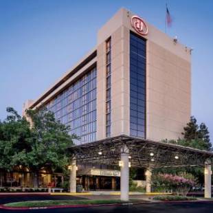 Фотографии гостиницы 
            Hilton Sacramento Arden West