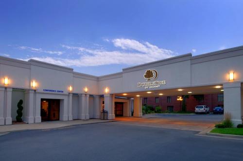 Фотография гостиницы DoubleTree by Hilton Hotel Grand Rapids Airport