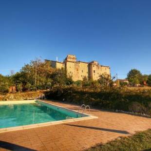 Фотографии гостевого дома 
            Stunning Castle in Gualdo Cattaneo with Shared Swimming Pool