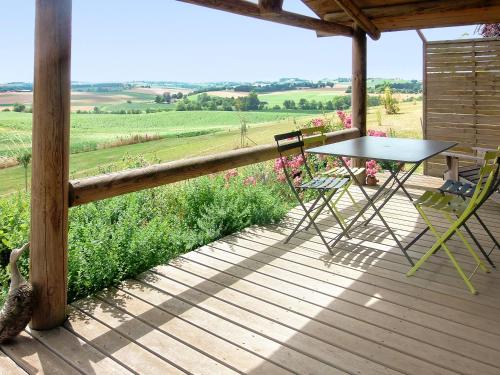 Фотографии гостевого дома 
            Chalet de 2 chambres avec vue sur la ville piscine partagee et jardin amenage a Pauilhac