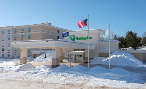 Фотография гостиницы Holiday Inn Marquette, an IHG Hotel