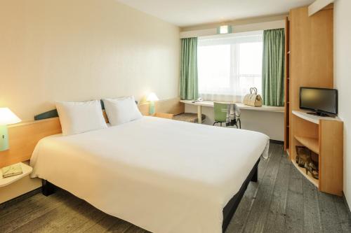 Фотография гостиницы ibis Rouen Centre Rive Gauche St Sever