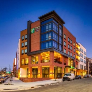 Фотография гостиницы Holiday Inn Express & Suites - Charlotte - South End, an IHG Hotel