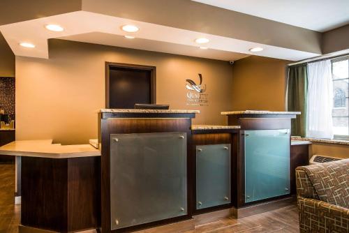 Фотографии гостиницы 
            Quality Inn Downtown Syracuse