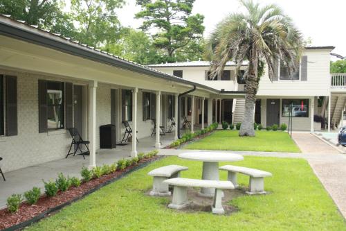 Фотография гостиницы OYO Hotel Sulphur LA Hwy 90 West