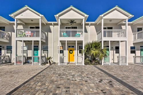 Фотографии гостевого дома 
            Updated Mexico Beach Abode with Yard, Steps to Sand!